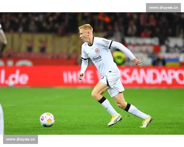 深入分析各大赛事表现与趋势 探讨球队战术与球员状态的关键影响因素